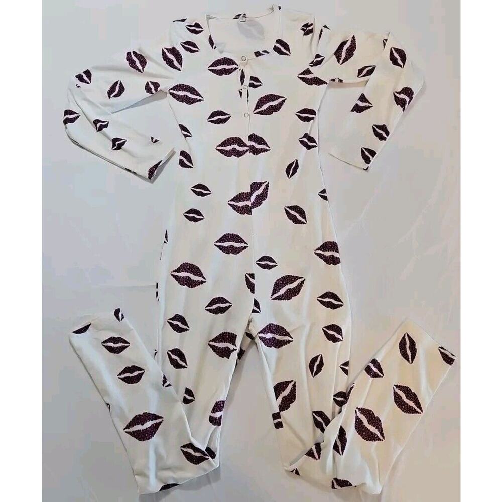 Women Small Snap Butt One Piece Long Pajamas White Purple Lips‎ Stretch